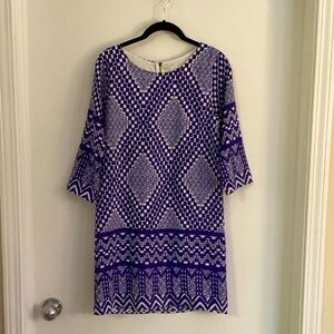 EVERLY GEOMETRIC BLUE & white shift dress lined LIKE NEW SIZE SMALL
